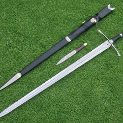 &Eacute;p&eacute;e longue en acier inoxydable - Sobri&eacute;t&eacute; et tranchant