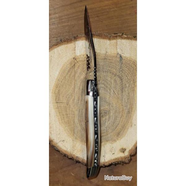 Couteau LAGUIOLE en pointe de corne 12 cm abeille et ressort forg� Fabrication Fran�aise