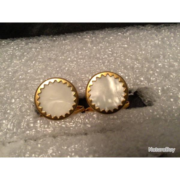 Paire de boutons de manchette nacre et argent