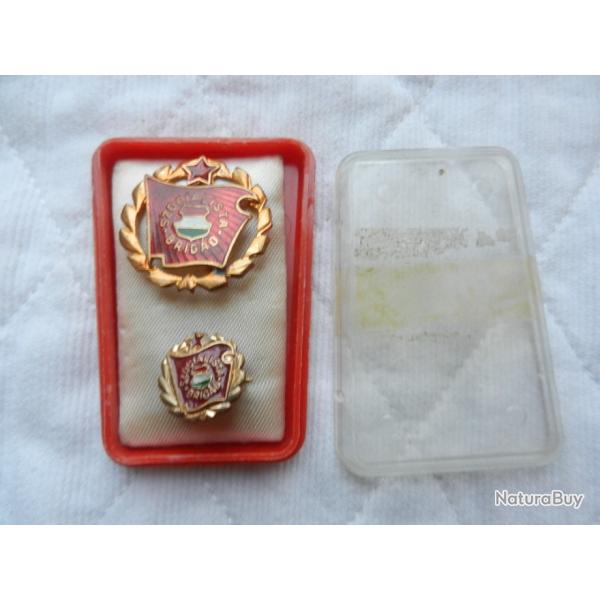 lot de deux insignes politiques russse dans leur bo�te