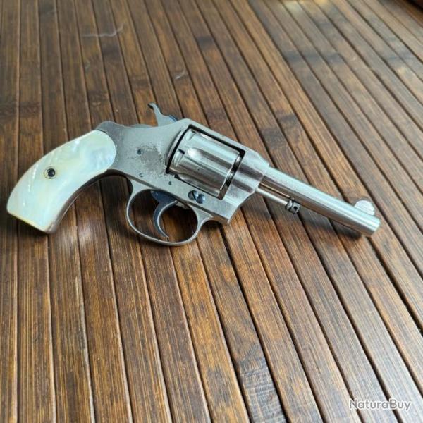 TR�S BEAU COLT NEW POCKET POSITIVE VP CROSSE EN NACRE NATURELLE CALIBRE 32 S&W LONG