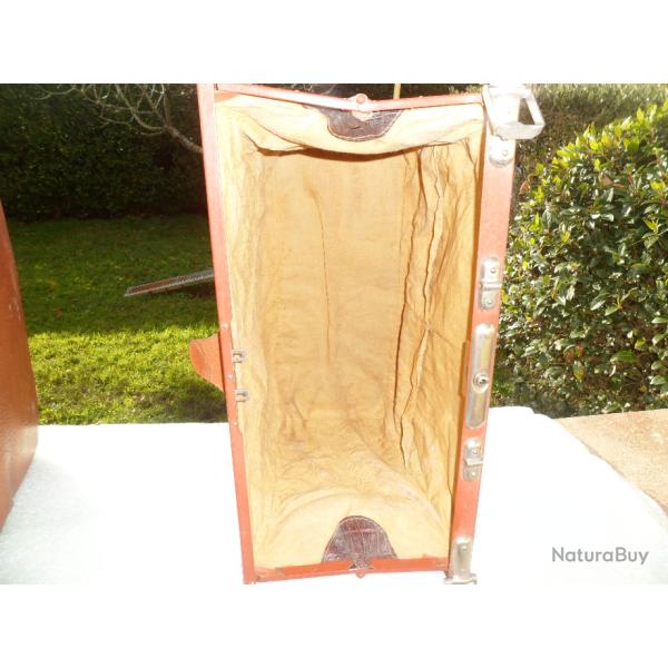 2 SACS DE VOYAGE  OU DE MEDECIN