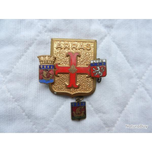 lot de 3 insignes �cus de villes Arras lyon Paris
