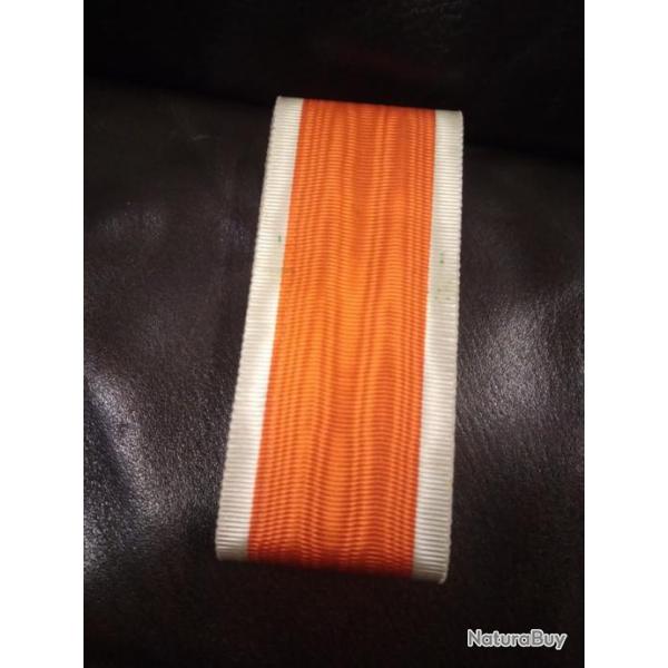Long ruban medaille � identifier.