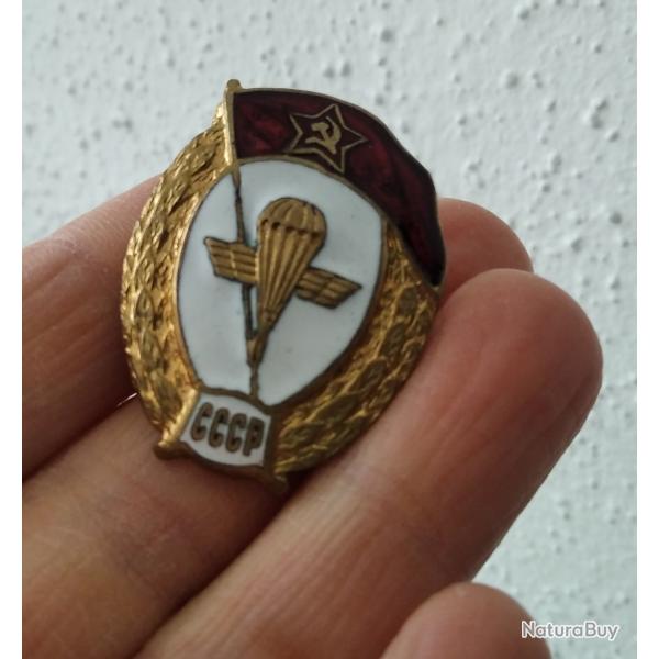 INSIGNE BADGE EN LAITON "FIN D'�TUDES �COLE MILITAIRE DES TROUPES A�ROPORT�ES" URSS CCCP ANN�ES 50s