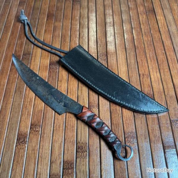 COUTEAU POIGNARD ARTISANAL � L'ANTIQUE BRUT DE FORGE LAME POIN�ONN�
