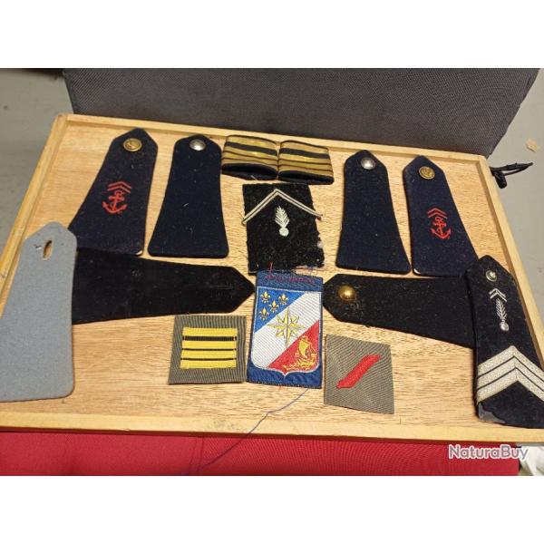 Lot galons militaires - �paulettes - �cussons patchs + cadeau