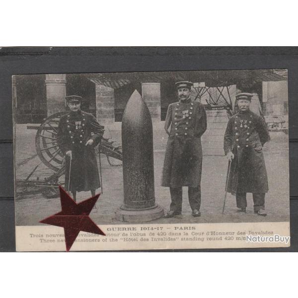 CPA - Guerre 14/17 PARIS trois nouveaux invalide autour Obus  de 420 dans la Cour d'Honneur N�539