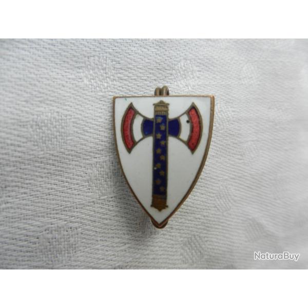 insigne P�tain - francisque sur �cu �maill�
