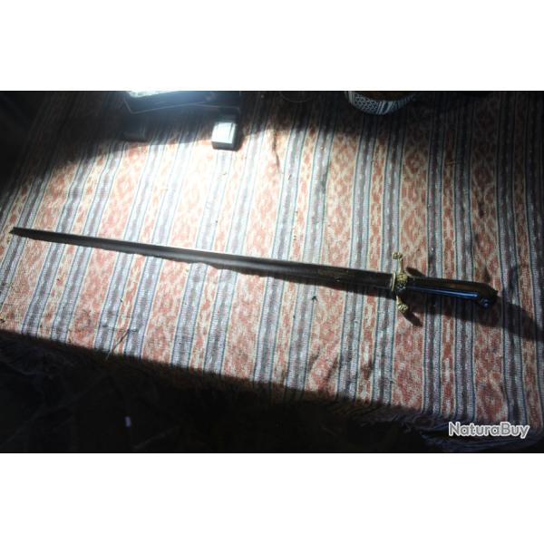 Dague de v�nerie de 62 cm sans doute faite � Java pour un diplomate hollandais .