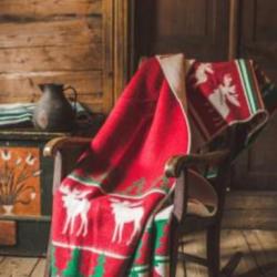 Plaid pure laine vierge motifs na&icirc;fs &eacute;lans et sapins Renne rouge