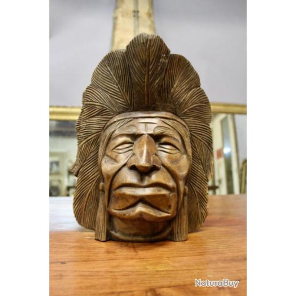 T�te d'indien finement sculpt�e