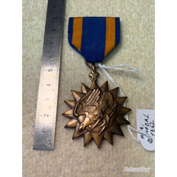 M�DAILLE U S A   AIR MEDAL  AIR FORCE  W W 2  1939 / 1945