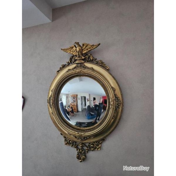 Miroir convexe avec cadre dor� et aigle napol�onien. Tr�s d�coratif