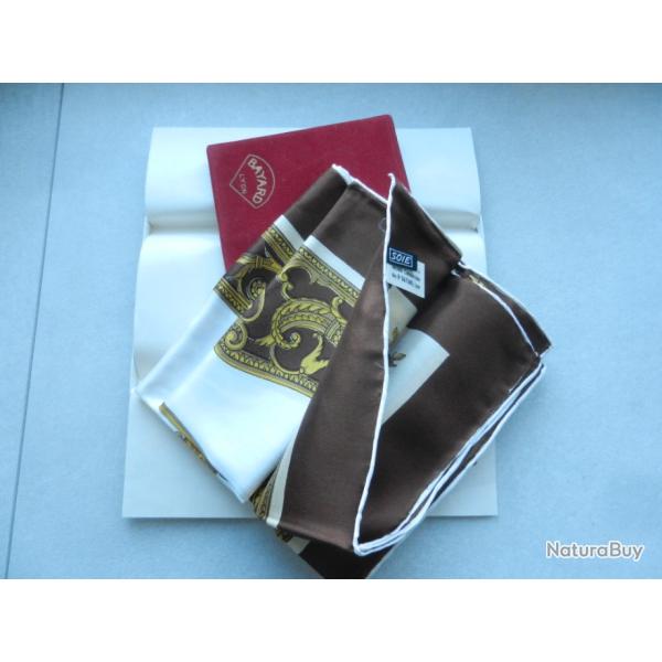 foulard en soie Bayard armoiries de  Lyon dans sa bo�te