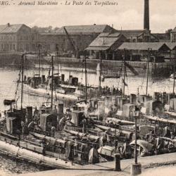 CPA - CHERBOURG - L'Arsenal - Le Poste des Torpilleurs N&deg;7605