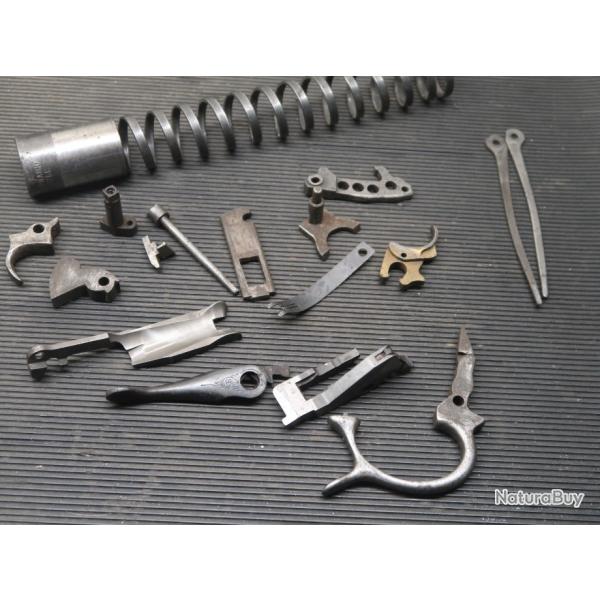 Lot pi�ces d'armes diverses browning auto 5 REF 50