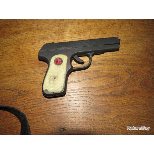 Pistolet tr�s ancien � amorces,