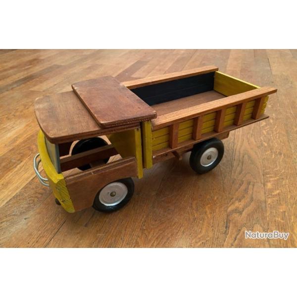 Camion jouet en bois