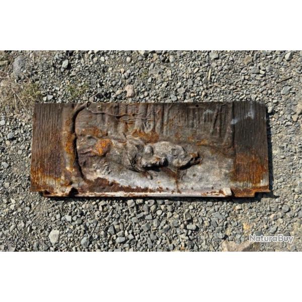 Plaque en fonte sanglier chasse chemin�e insert