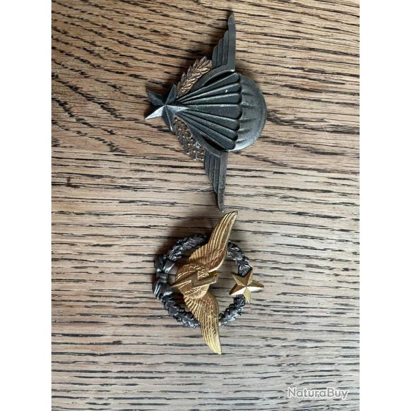 1 MEDAILLE ou INSIGNE de PARACHUTISTE  FRANCAIS NON NUMEROTE plus 1une de L'AVIATION .