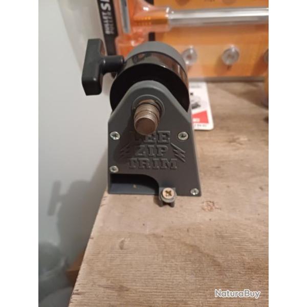 Machine manuelle LEE pour raccourcir, chanfreiner, polir, �bavurer vos douilles