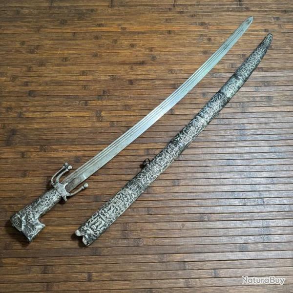 BEAU SABRE NIMCHA MAROCAIN XVlll �me   TOUTE GARNITURES EN ARGENT LAME ESPAGNOL SIGN�E ANDREA FERARA