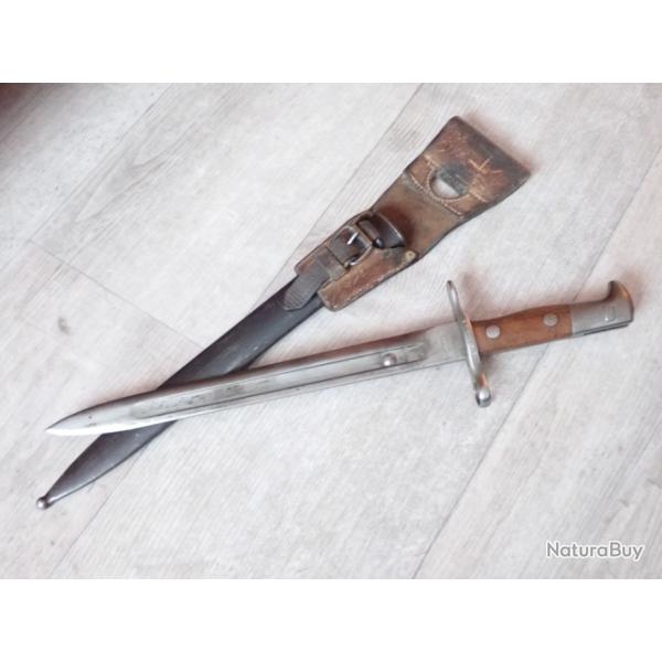 229713 RARE Baionnette Suisse Mdle 1889 modifi� en 1897 avec un rivet sur la lame. PF cuir