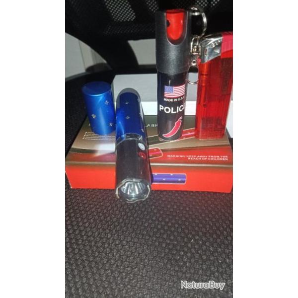 Lot 2 : Tazer neuf chargeur+ bombe lacrymog�ne porte clef 20 ml