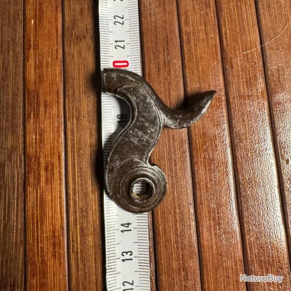 CHIEN STYLIS GAUCHE A PERCUSSION