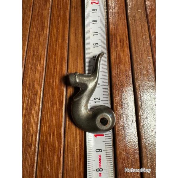 CHIEN GAUCHE A PERCUSSION centrale C8