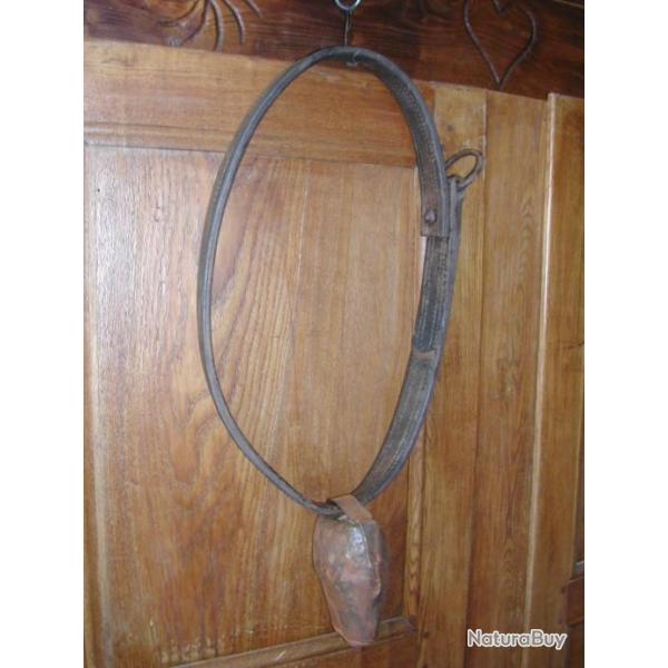Ancien Collier et Cloche Sonnaille de Bovin Collection Vieux Outils Paysans Curiosit�