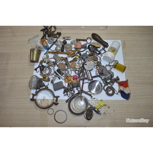 Ensemble lot fond de tiroir Militaire brocante divers � trier identifier (2)