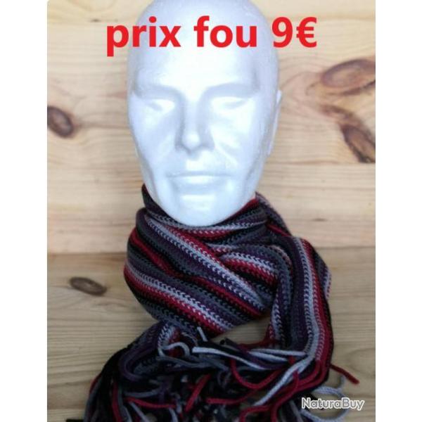 ECHARPE  ACRYLIQUE RAY� ROUGE GRIS BLEU  longueur 180   largeur 30                  8144