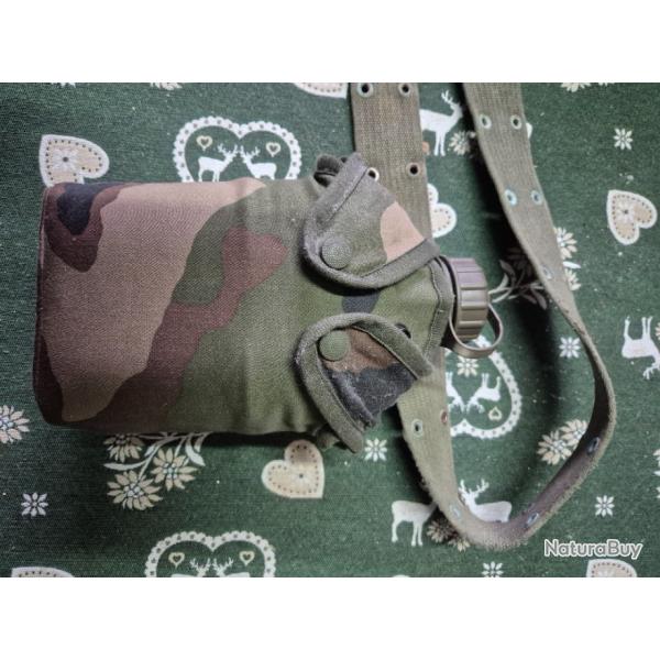Gourde ,quart et ceinture famas
