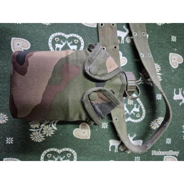 Gourde ,quart, gamelle et ceinture famas