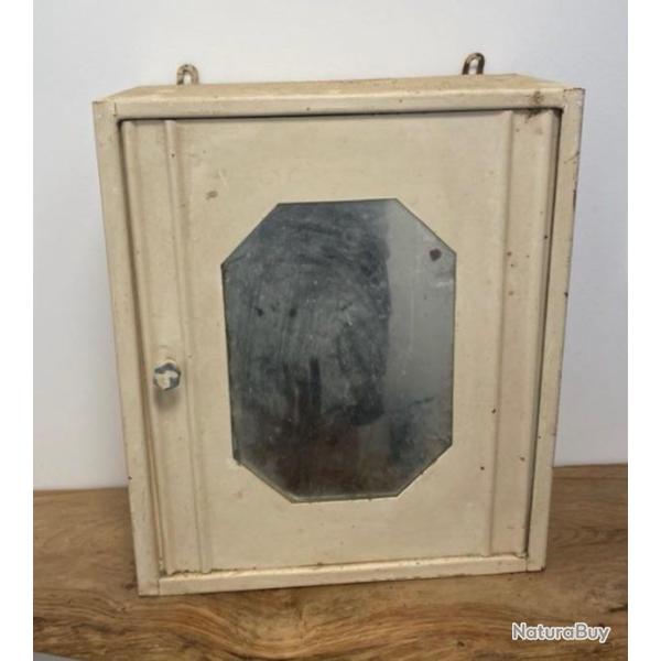 Petite armoire m�tallique style industriel d�co vintage