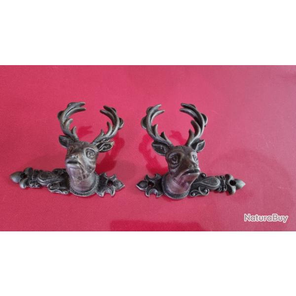 1 lot de 2 supports t�te de cerfs pour poser fusil , couleur argent.