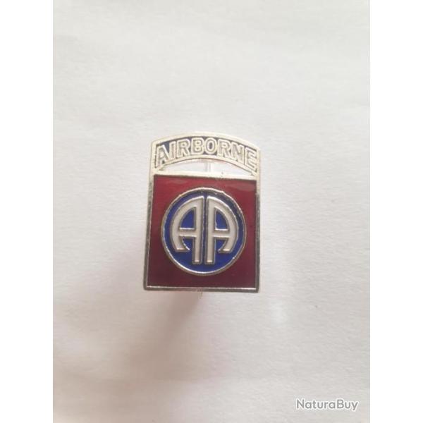 PIN'S  82� AB  m�tal �maill�   Q1