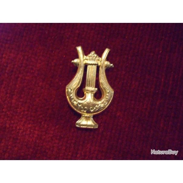 Paire de LYRES de col d'uniforme de musicien .