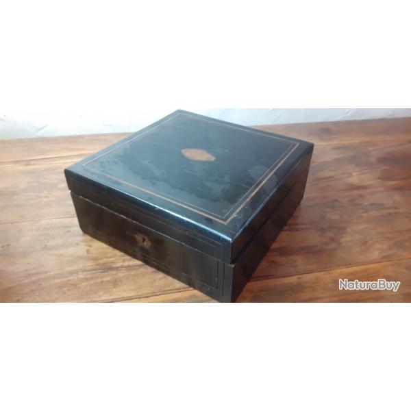 Coffret bote ancien   pour  pistolet et rvolver  tir duel Colt smith  and Wesson  lefaucheux  D