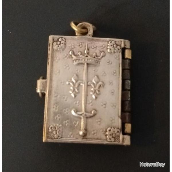 Pendentif livre Jeanne d'arc