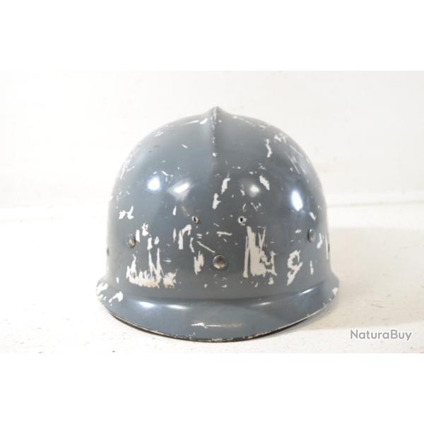 Casque a identifier. Style liner USM1 avec cimier, plastique blanc, peinture grise. Police, Arme ?