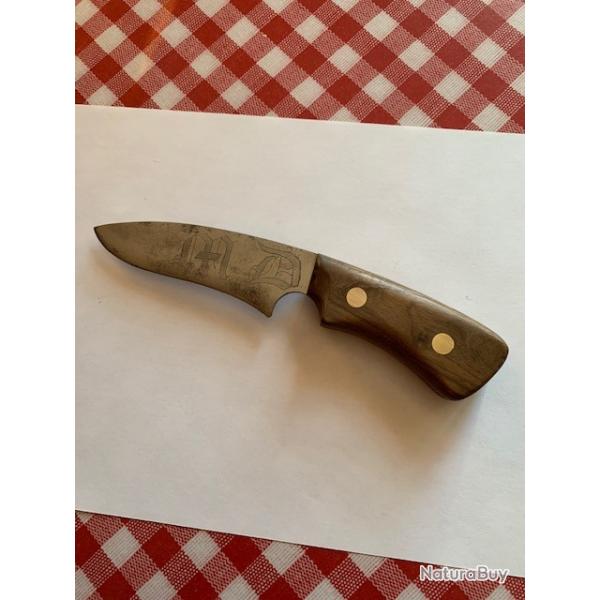 Couteau artisanal grav� main.