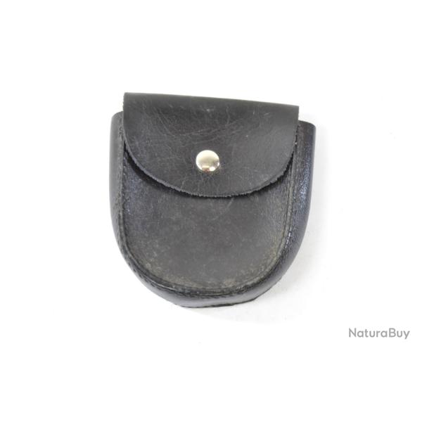Etui � menottes en cuir. Ann�es 1980. Porte menottes