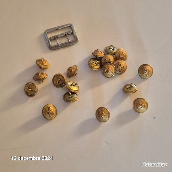 Lot de 19 boutons des transmissions militaire de l'arm�e fran�aise dans les ann�es 1970.