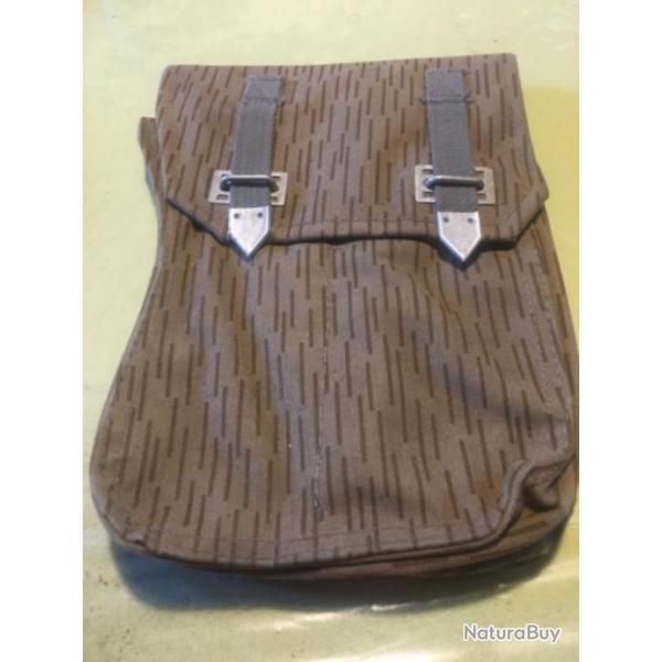 Porte chargeurs AK 47 / 74 arm�e allemande de l'Est . Pour 4 chargeurs