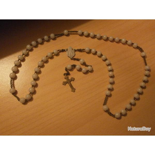 Pendentif avec crucufix perles de verre ancien