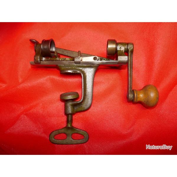 Ancien sertisseur � douille ManuFrance cal.16 collector