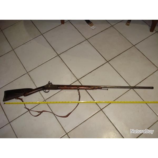 Ancien fusil de chasse  � percussion / syst�me  d'origine ind�termin�e.